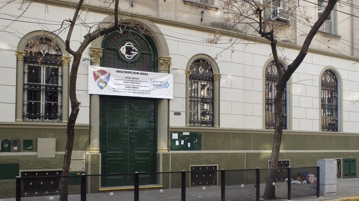 Pánico en un colegio de Palermo: 3 alumnos con quemaduras por la explosión de un experimento