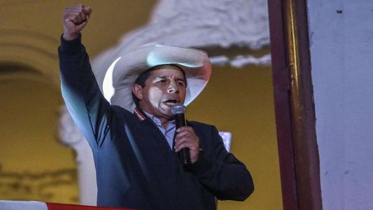 Pedro Castillo fue confirmado como presidente de Perú y ya comenzó a darle forma a su gobierno