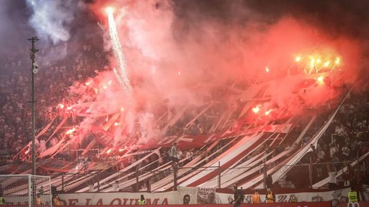 La durísima sanción que recibió Huracán por la utilización de bengalas en el partido ante River