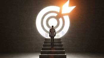 Qué es y cómo funciona la escalera de la lealtad en la empresa