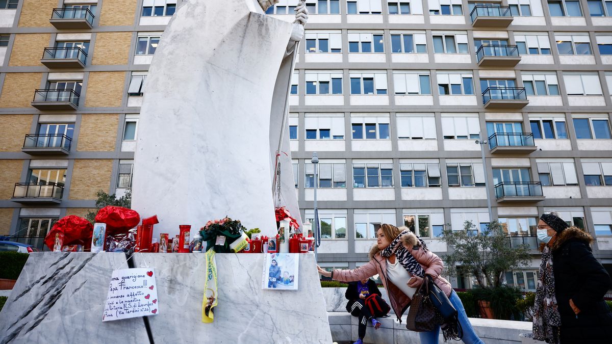 Cadena de oración por la salud del Papa Francisco. Foto: REUTERS.