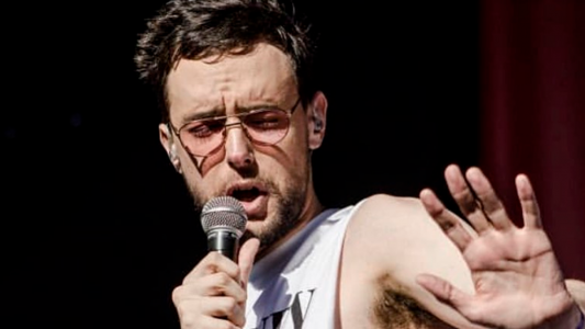 Benito Cerati presentó a su novio con una foto de un beso