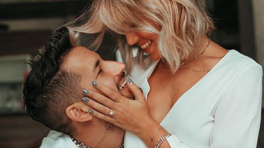 Conocé la invitación al casamiento de Stefi Roitman y Ricky Montaner: En un lugar secreto