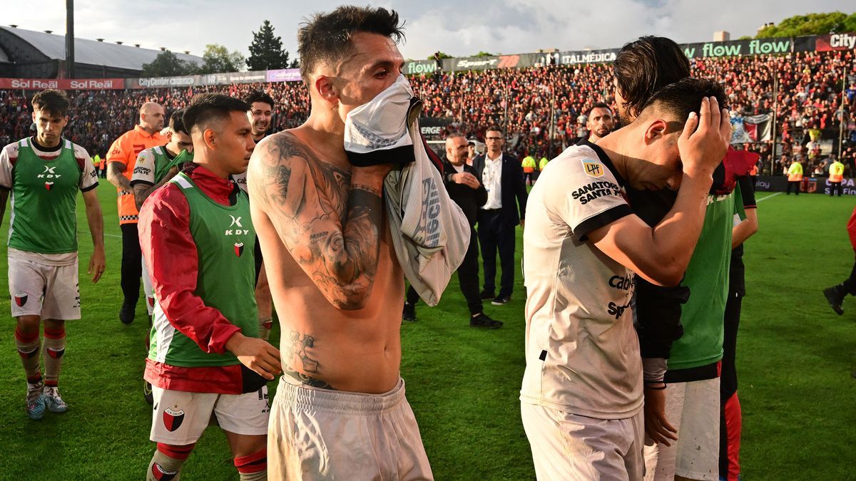 Colón descendió a la Primera Nacional tras la derrota por 1 a 0 en el desempate ante Gimnasia (Foto: El Litoral).