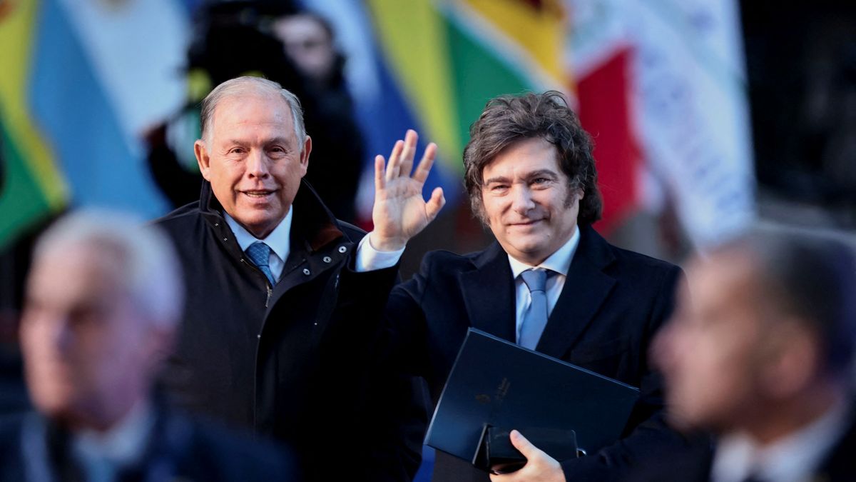 Javier Milei encabeza la Cumbre del Mercosur en la que le cederá la presidencia a Lula da Silva (Foto: Reuters)