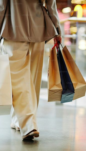 Crecen las ventas en shoppings y cae el consumo en los supermercados respecto de diciembre de 2023