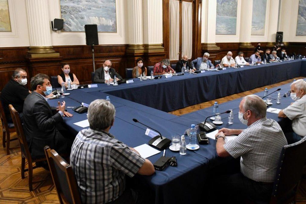 Horas extras, viáticos y gastos de educación: los cambios del proyecto del impuesto a las Ganancias que analizó Massa con los gremios