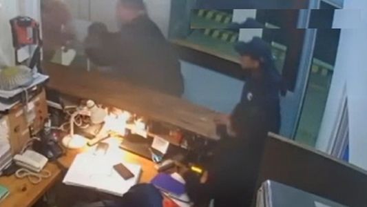 Dramático: su bebé no respiraba, lo llevaron a los bomberos y lo que pasó sorprendió a todos