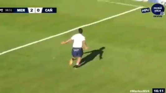 ¿De qué planeta viniste? El Ogro Fabbiani marcó un antológico gol de mitad de cancha y llegó a los 100 tantos en su carrera