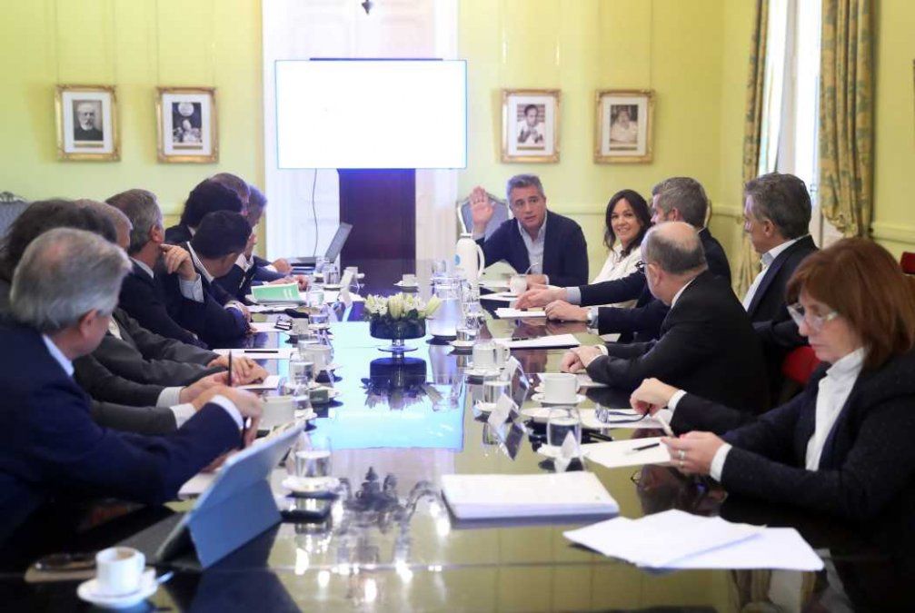 El Gobierno confía en llegar al balotaje pero, si pierde, Macri consensuará la transición