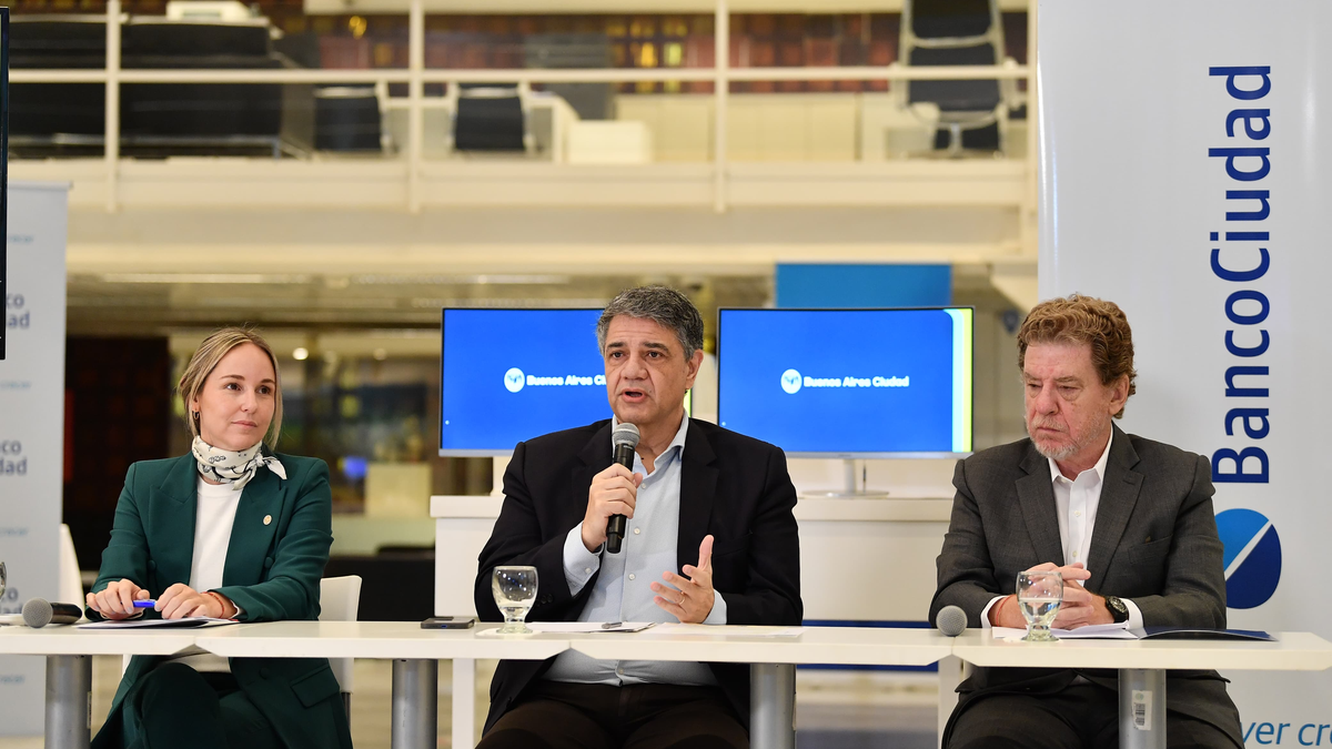 Clara Muzzio, vicejefa de Gobierno; Jorge Macri, y el presidente del Banco Ciudad, Guillermo Laje. (Foto: Gobierno de la Ciudad)