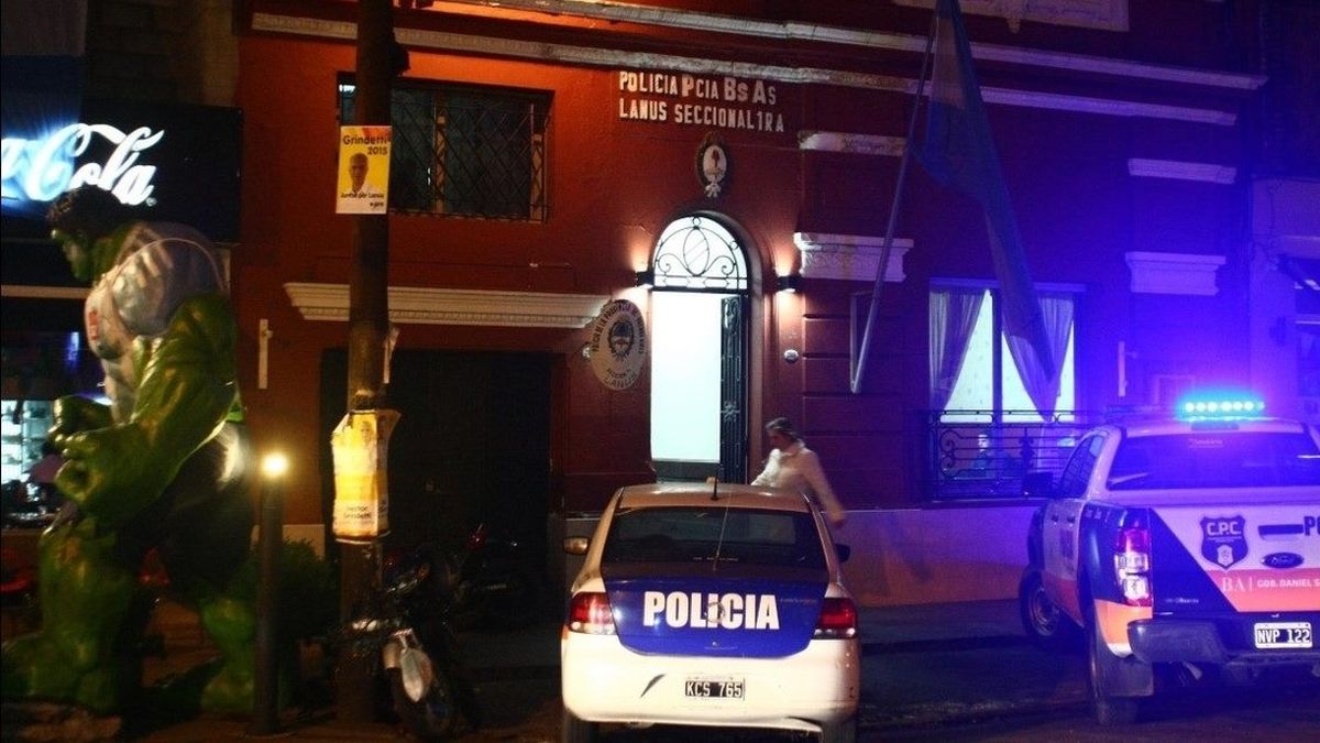 Brutal ataque en Lanús: un joven apuñaló y baleó a su madre