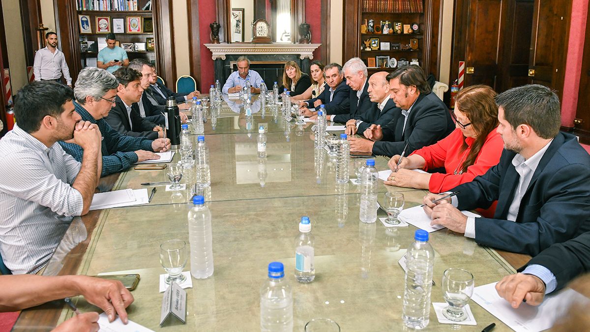 El Gobernador Kicillof de reunió este viernes con la Mesa Agropecuaria Bonaerese. Foto: Gobierno de la provincia de Buenos Aires.&nbsp;