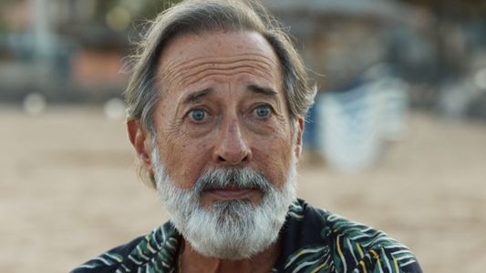 Guillermo Francella arrasa con el estreno de Playa de lobos, su nueva película en Disney+