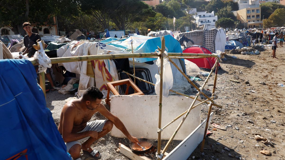 Los campamentos de los inmigrantes ilegales en Ceuta. La 