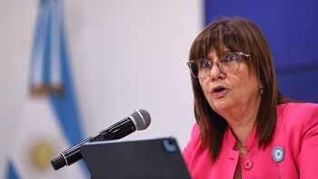 Patricia Bullrich cargó contra la oposición por la suba del dólar y el riesgo país