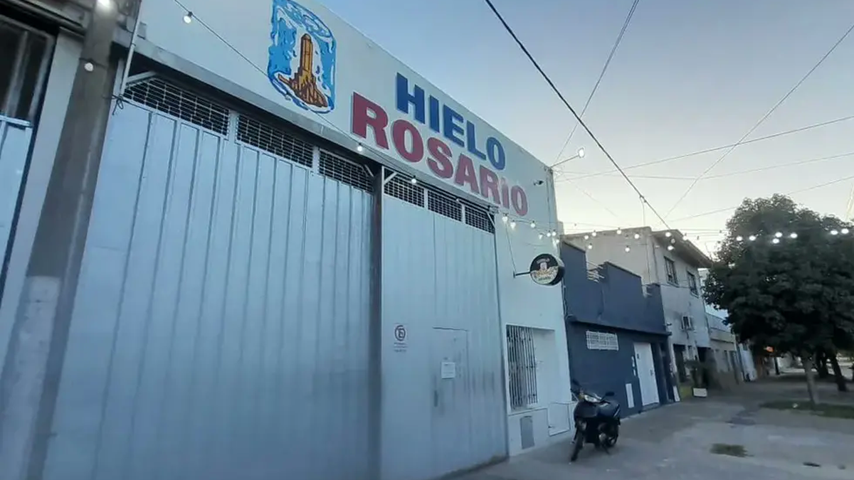 Una fábrica de hielo de la ciudad santafesina de Rosario fue atacada a balazos por dos desconocidos (Foto: Telam).