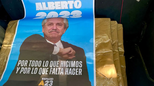 Qué hay detrás de los misteriosos afiches de Alberto 2023: movilizaciones e intrigas en el oficialismo antes del 1M