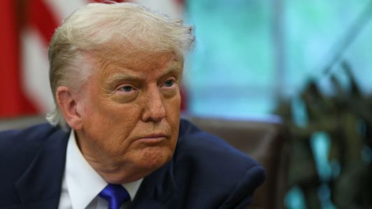 Donald Trump ordenó reabrir el espacio aéreo sobre Venezuela y habilitó el regreso de vuelos desde EEUU