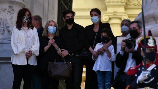 Cristina Kirchner ofició de anfitriona en la llegada del cuerpo de Carlos Menem al Congreso