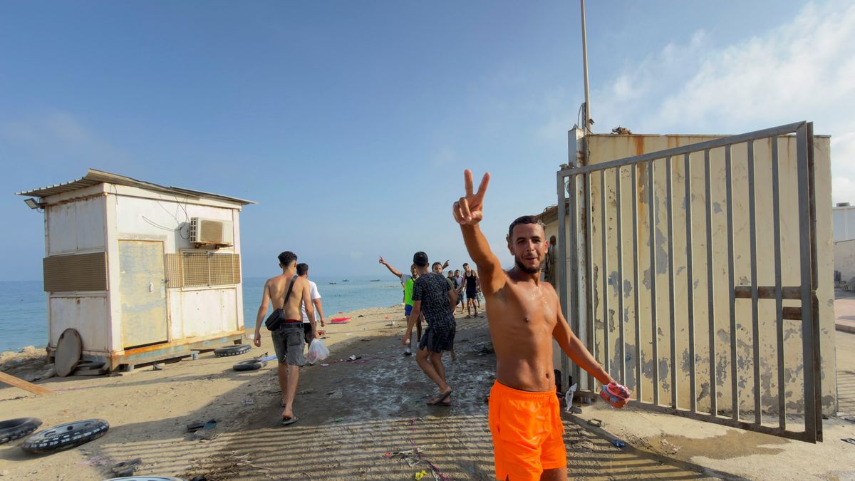 Al ingresar al territorio espa&ntilde;ol, algunos de los migrantes fueron registrados gritando &ldquo;Viva Espa&ntilde;a&rdquo;. (Foto: Reuters)