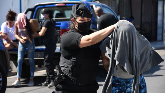 Violencia en Rosario: asesinaron una mujer, hirieron a un bebé y balearon una comisaría en la misma noche