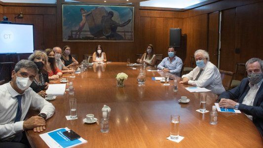 Vacunación: Ginés se reunió con diputados oficialistas y la oposición exige que vaya al Congreso