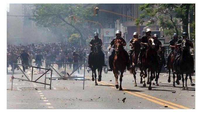 Santos y Mathov pidieron la absolución por la represión del 19 y 20 de diciembre de 2001