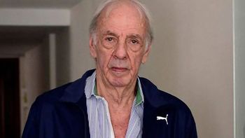 César Luis Menotti sufrió un accidente y está internado: qué se sabe de su salud