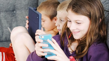 Santa Fe prohibió el uso recreativo de celulares en las aulas de todos los niveles educativos: los motivos