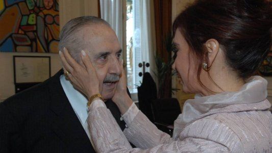Cristina se sumó a los homenajes a Alfonsín: Nuevamente, gracias