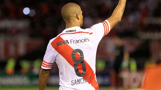 Carlos Sánchez le envió un mensaje a su esposa tras los rumores de infidelidad con Cavenaghi