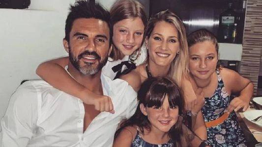 Fabián Cubero fue con sus hijas al debut teatral de Mica Viciconte