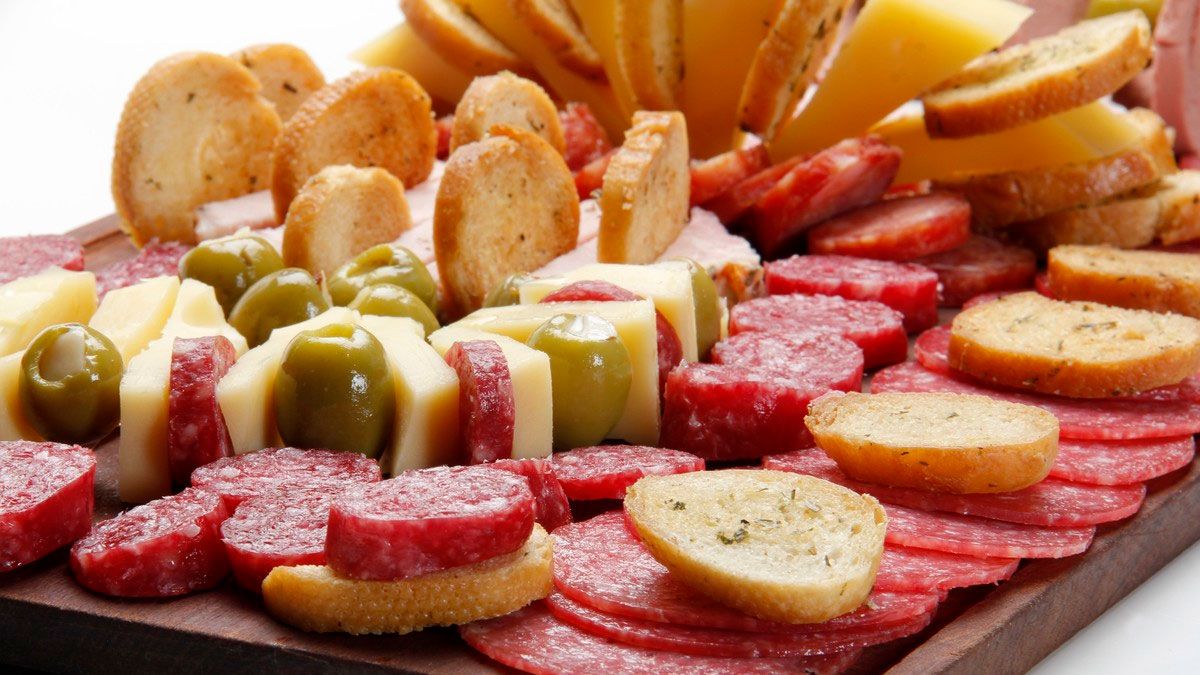 Picada para pocos: la suba de fiambres y quesos no para.