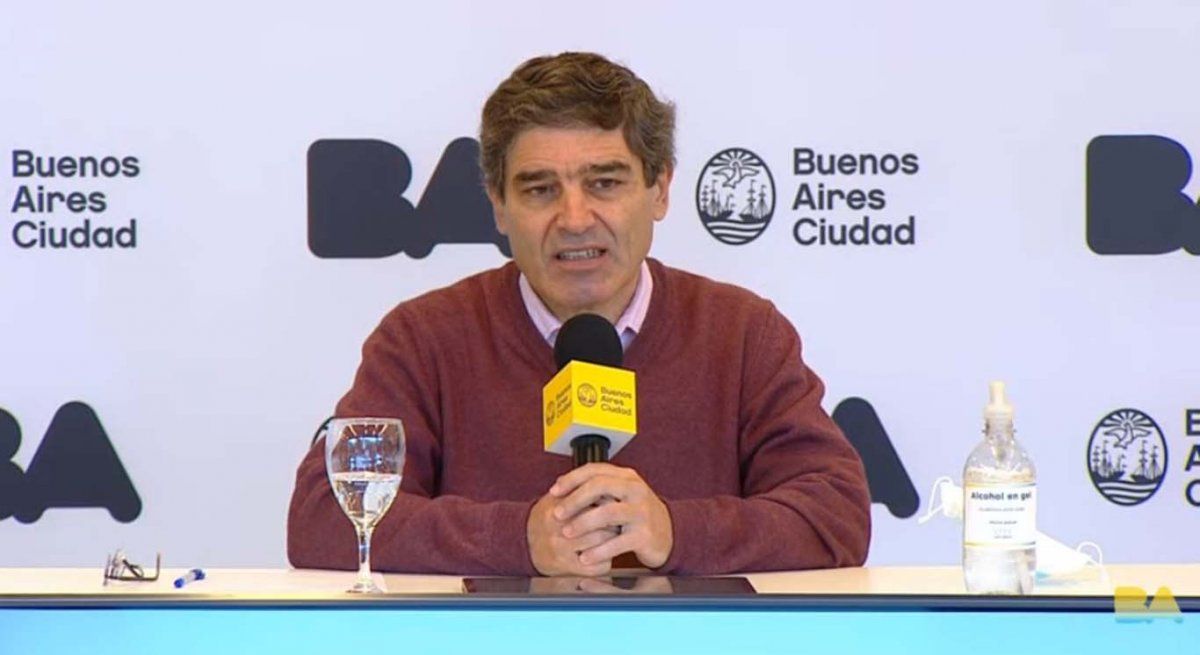 Escuelas, bares y encuentros en lugares públicos: Quirós cruzó al Gobierno nacional y avanza con su estrategia aperturista
