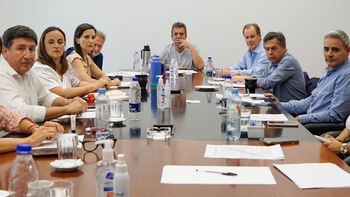 Sergio Massa y legisladores analizaron el MegaDNU y criticaron la suba de impuestos