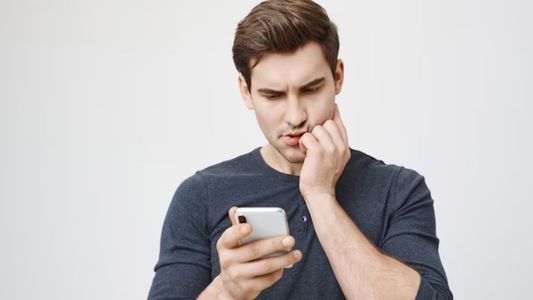 Estafas en WhatsApp: cuál es el simple ajuste que puede salvar tu dinero y tus datos personales