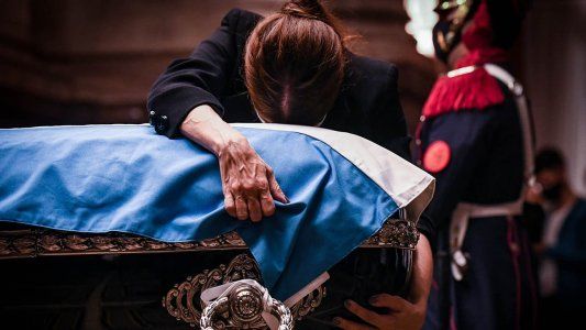 El velatorio de Menem volvió esta mañana a abrir sus puertas al público