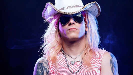 Esteban Merdeni y la expectativa del estreno del musical Rock Of Ages
