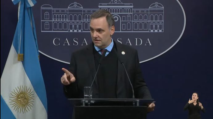 Cinco claves para entender la investigación judicial que acorrala a Manuel Adorni