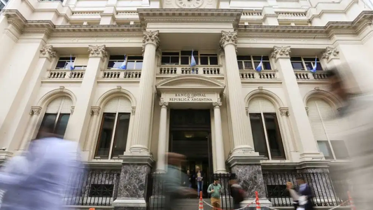 El Banco Central anunció nuevos plazos para el acceso a dólares en las importaciones y exportaciones