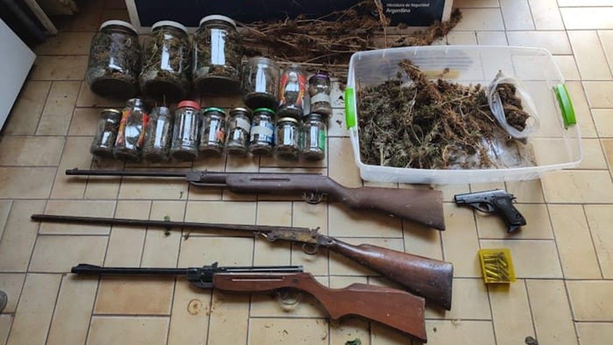 El detenido es un argentino de 47 años. (Foto: PFA) 