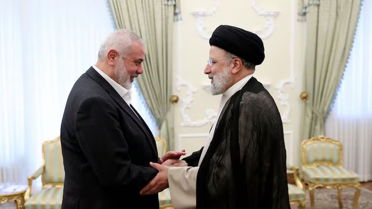 Alí Khamanei, líder de Irán, con Ismael Hanniyeh. El número 1 de Hamas estaba en Teheran por la asunción del nuevo presidente iraní. (Foto: Gentileza TIN)