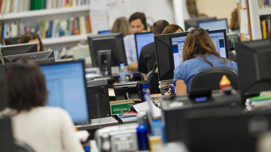 Trabajadores estatales acordaron un aumento del 60% en cinco tramos para 2022