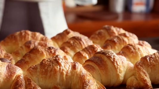 Medialunas de manteca: la receta de la abuela para que salgan irresistibles