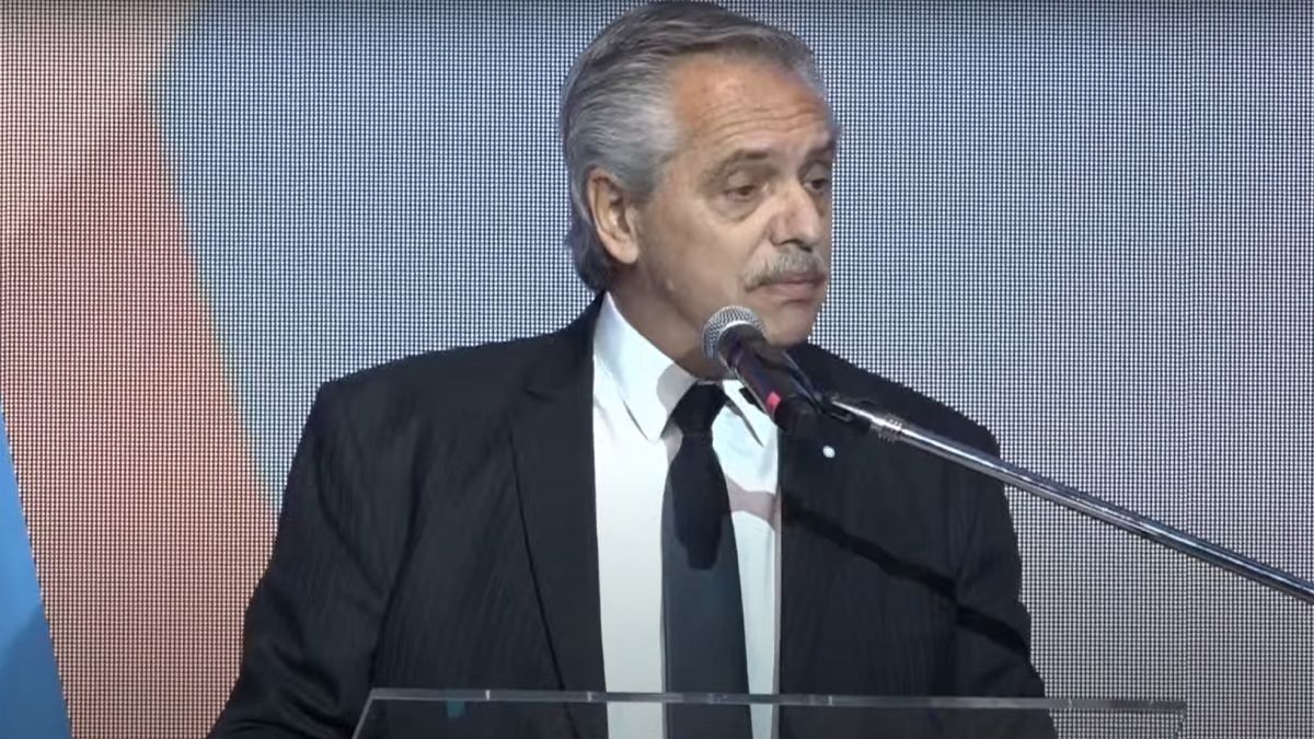 Coloquio IDEA: Alberto Fernández destacó que la inflación viene paulatinamente descendiendo.