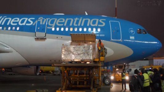 Así fue el proceso de carga de las 300 mil dosis de Sputnik V que llegarán al país este sábado