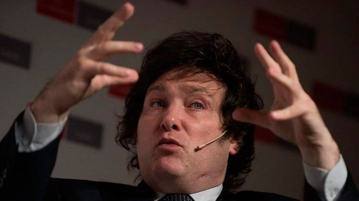 Reducir la presión fiscal y eliminar de cuajo la obra pública: cuál es la receta de Milei para salir de la crisis