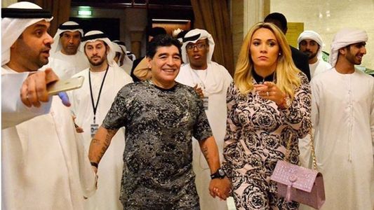 El mega beso de Rocío Oliva a Diego a Maradona por su cumpleaños