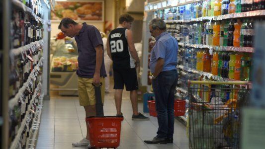 Supermercadistas ahora avisan que algunos productos de Precios Esenciales recién van a llegar a las góndolas en dos semanas